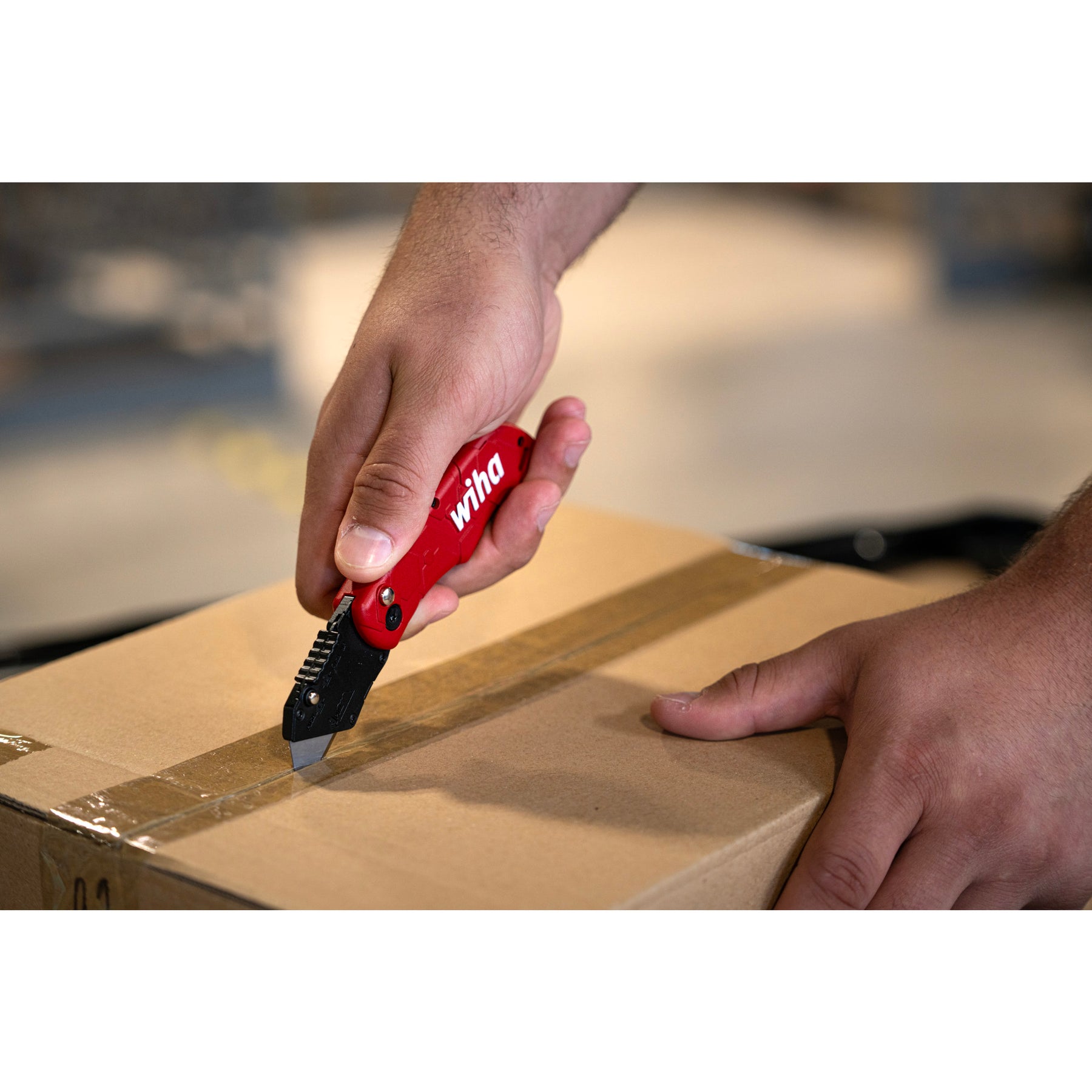 FlipLoc Folding Utility Knife with Blades